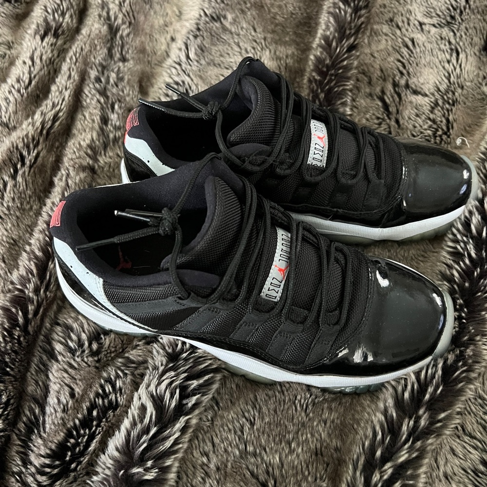 Jordan 11 retro low youth size 7